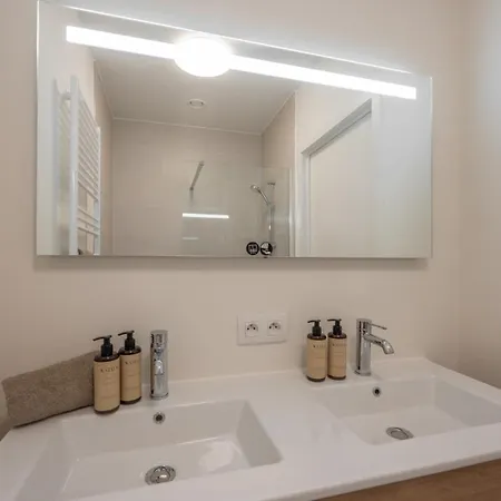 Apartmán Modern With Terrace & Sea View *